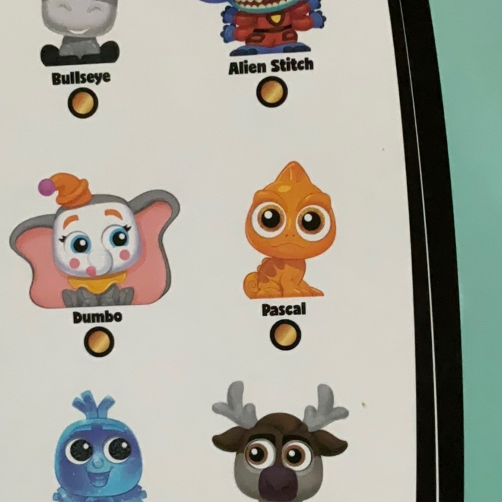 Pascal Doorable Figurine from Series 6 - Picture 2 of 2
